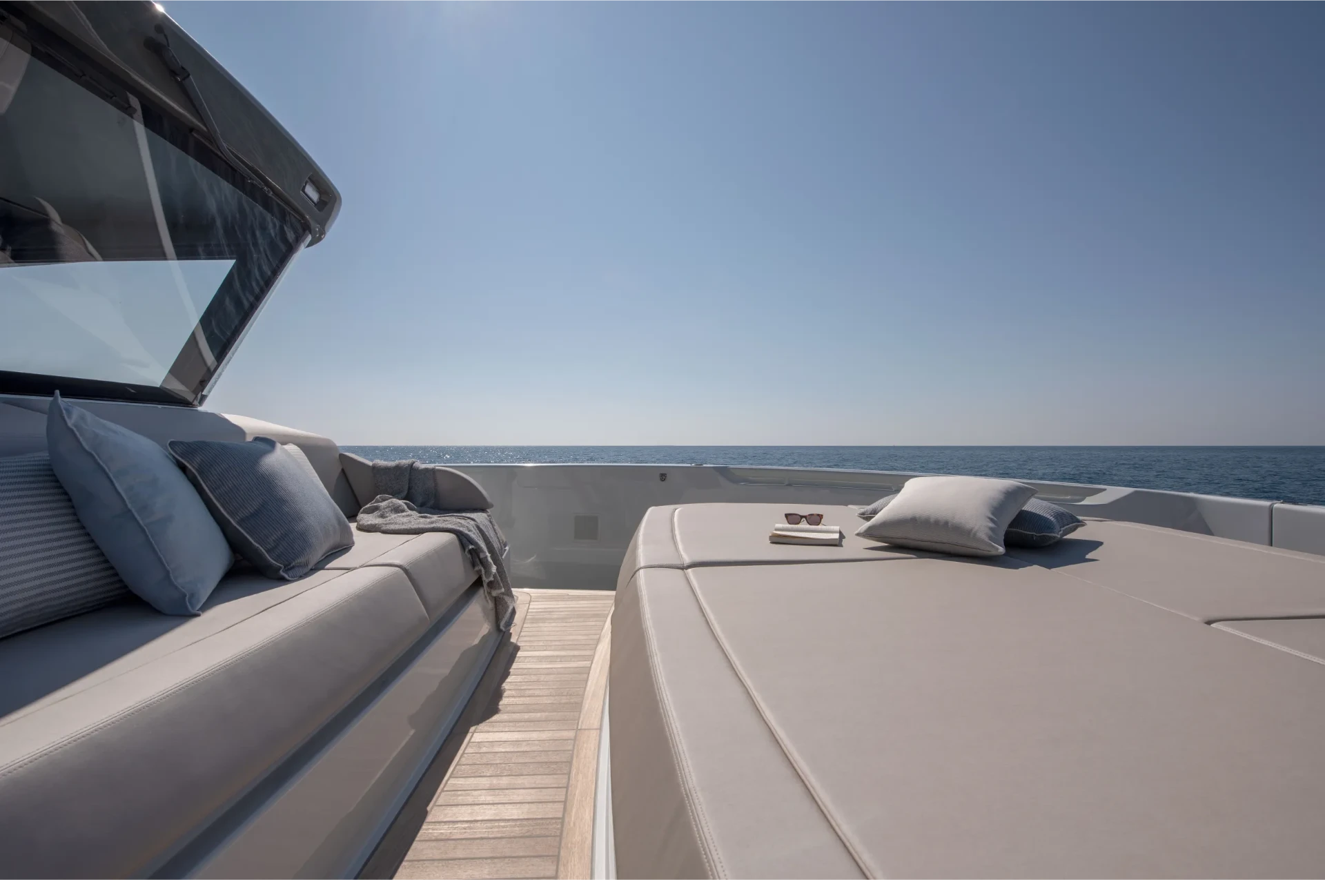 Foredeck sun pad